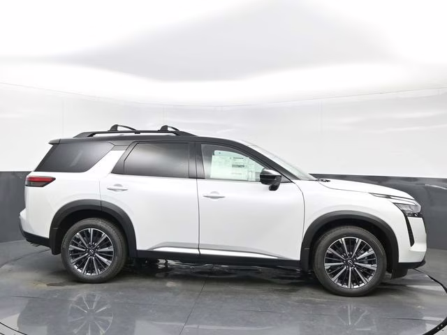 2026 Everest White Pearl/Black Nissan Pathfinder Platinum 4X4 SUV