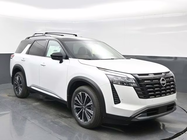 2026 Everest White Pearl/Black Nissan Pathfinder Platinum 4X4 SUV