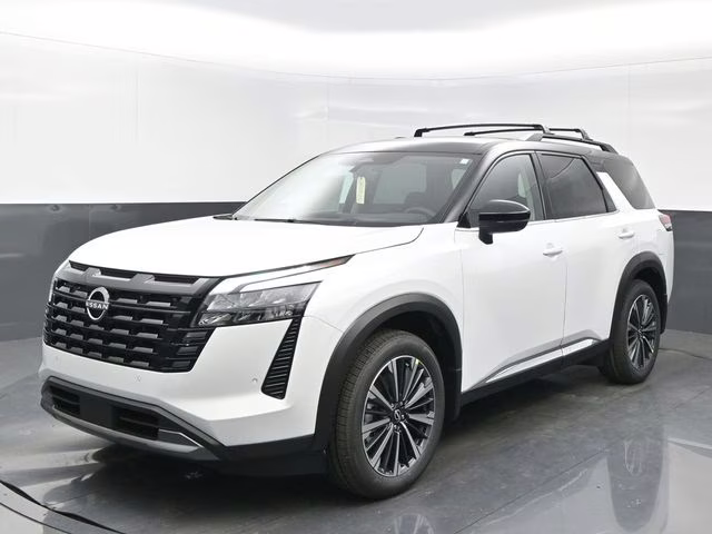 2026 Everest White Pearl/Black Nissan Pathfinder Platinum FWD SUV