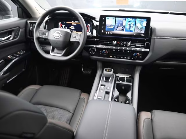 2026 Everest White Pearl/Black Nissan Pathfinder Platinum FWD SUV