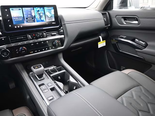 2026 Everest White Pearl/Black Nissan Pathfinder Platinum FWD SUV