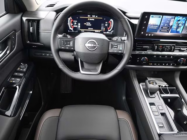 2026 Everest White Pearl/Black Nissan Pathfinder Platinum FWD SUV