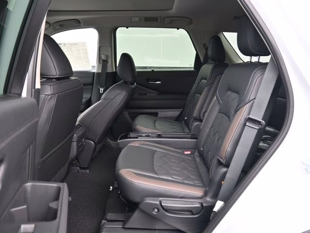 2026 Everest White Pearl/Black Nissan Pathfinder Platinum FWD SUV