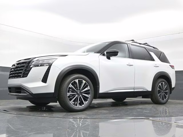 2026 Everest White Pearl/Black Nissan Pathfinder Platinum FWD SUV