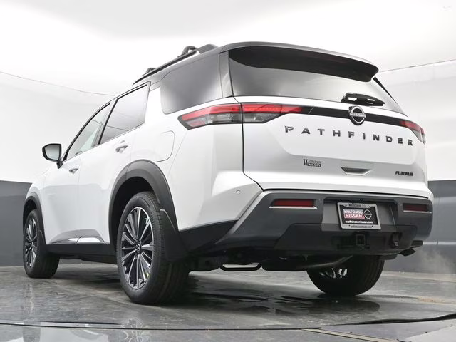 2026 Everest White Pearl/Black Nissan Pathfinder Platinum FWD SUV
