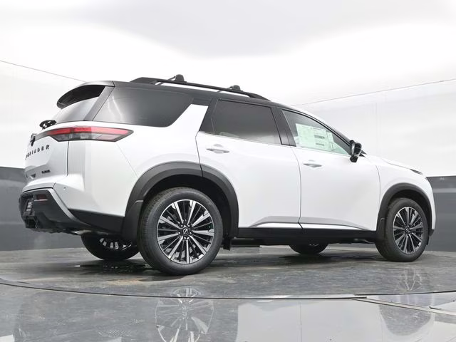 2026 Everest White Pearl/Black Nissan Pathfinder Platinum FWD SUV