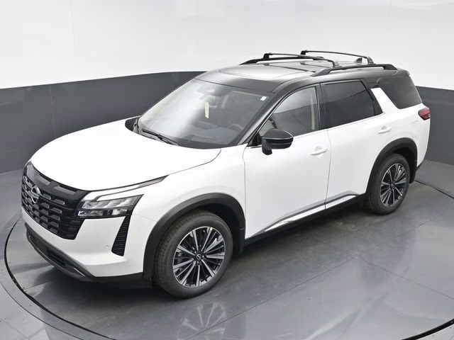 2026 Everest White Pearl/Black Nissan Pathfinder Platinum FWD SUV