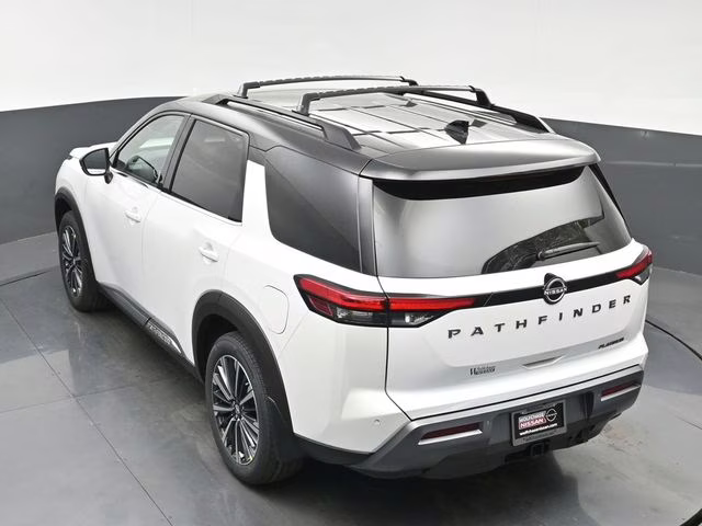 2026 Everest White Pearl/Black Nissan Pathfinder Platinum FWD SUV