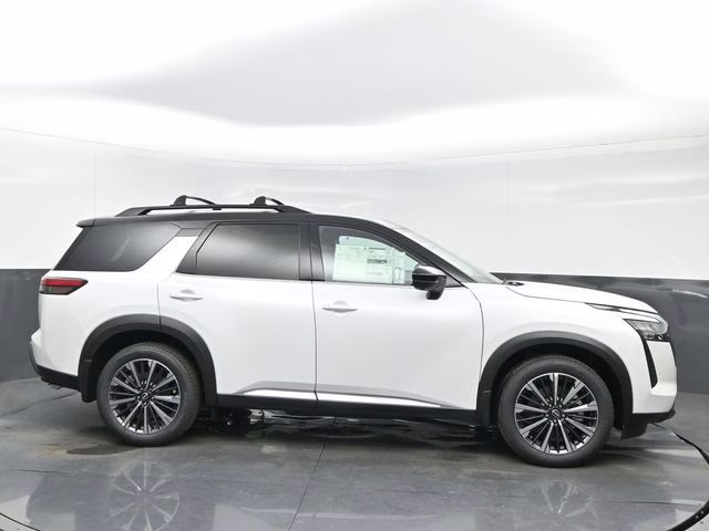 2026 Everest White Pearl/Black Nissan Pathfinder Platinum FWD SUV