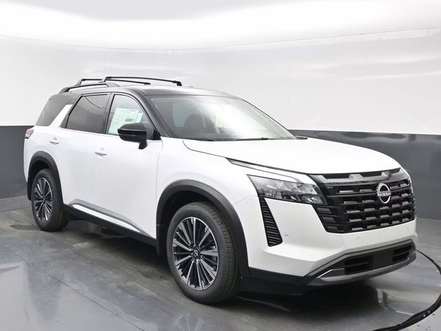 2026 Everest White Pearl/Black Nissan Pathfinder Platinum FWD SUV