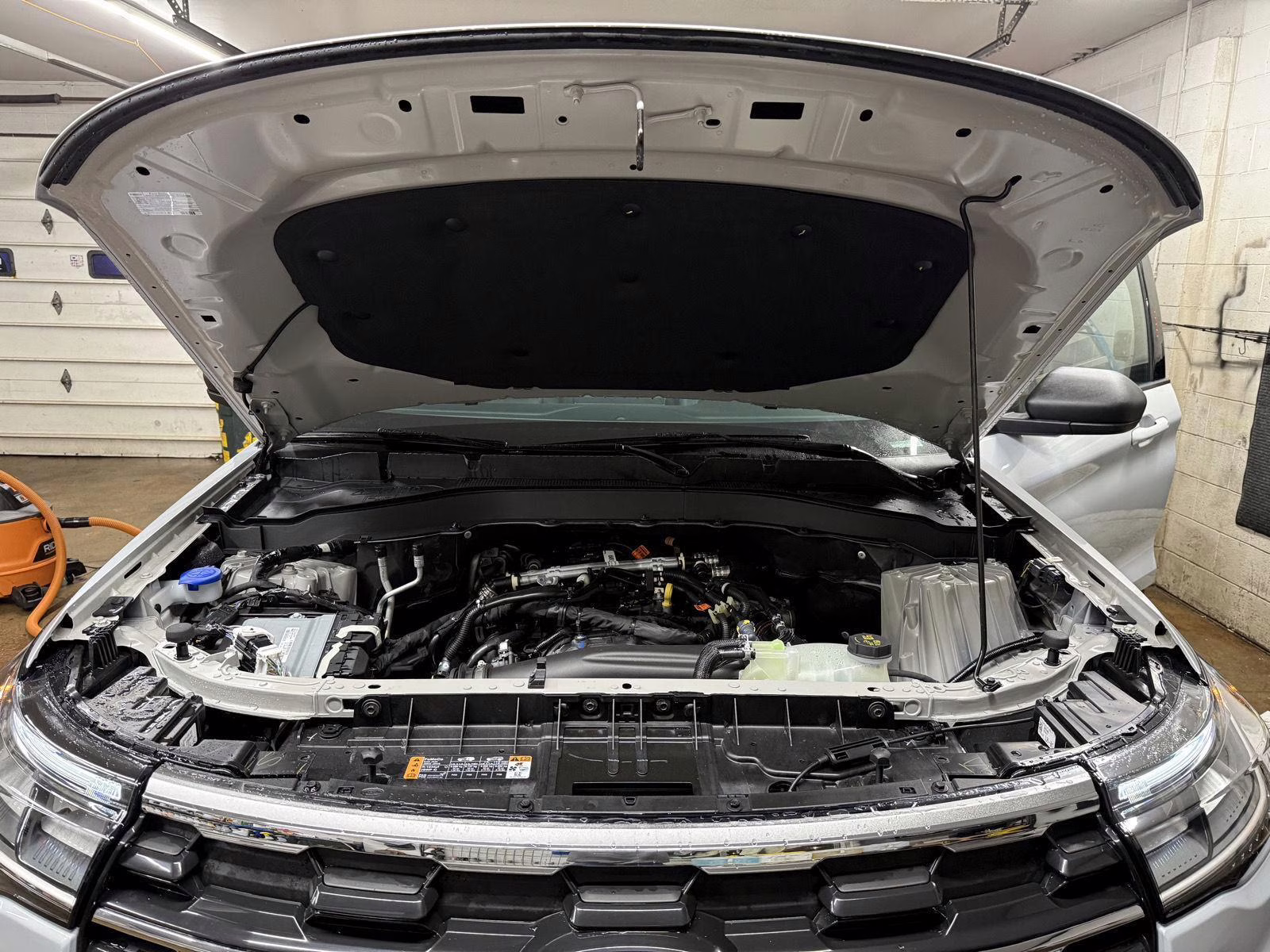 2026 Space White Metallic Ford Explorer Active w/200A Pkg 4X4 SUV