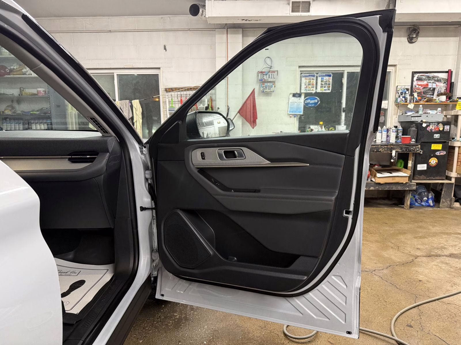 2026 Space White Metallic Ford Explorer Active w/200A Pkg 4X4 SUV