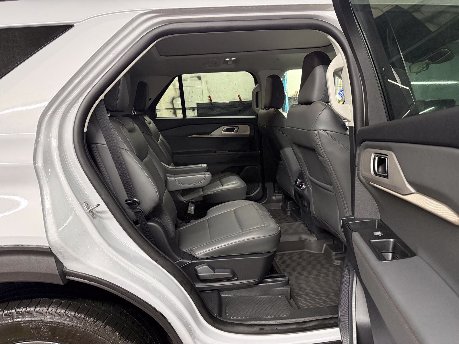 2026 Space White Metallic Ford Explorer Active w/200A Pkg 4X4 SUV