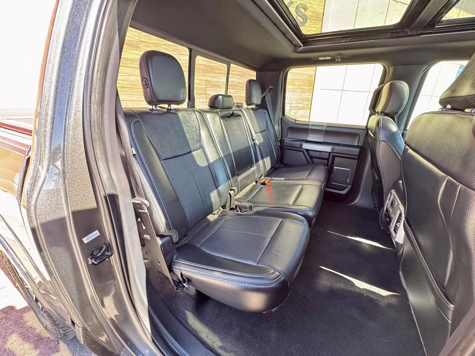 2019 Magnetic Ford F-150 LARIAT 4X4 Truck