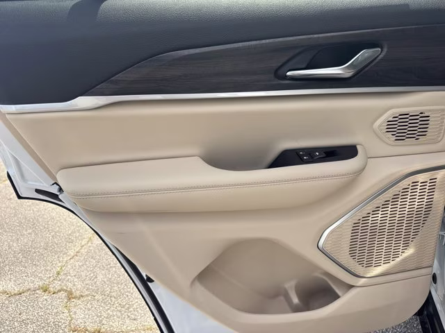 2026 Bright White Clearcoat Jeep Grand Cherokee Limited RWD SUV