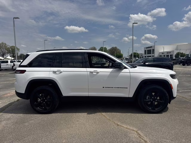 2026 Bright White Clearcoat Jeep Grand Cherokee Limited RWD SUV