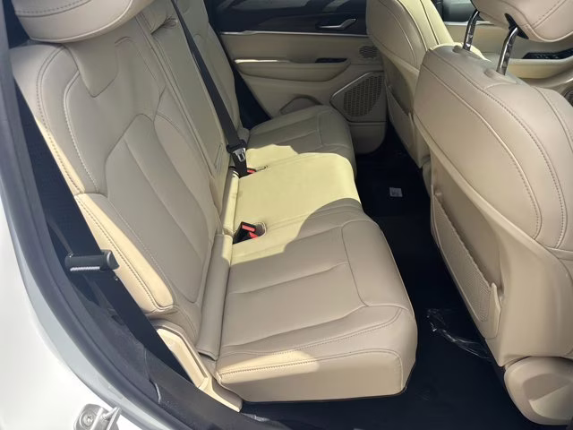 2026 Bright White Clearcoat Jeep Grand Cherokee Limited RWD SUV