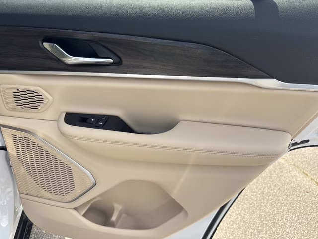 2026 Bright White Clearcoat Jeep Grand Cherokee Limited RWD SUV