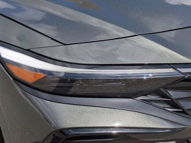 2025 Amazon Gray Hyundai Elantra SEL Convenience FWD Sedan