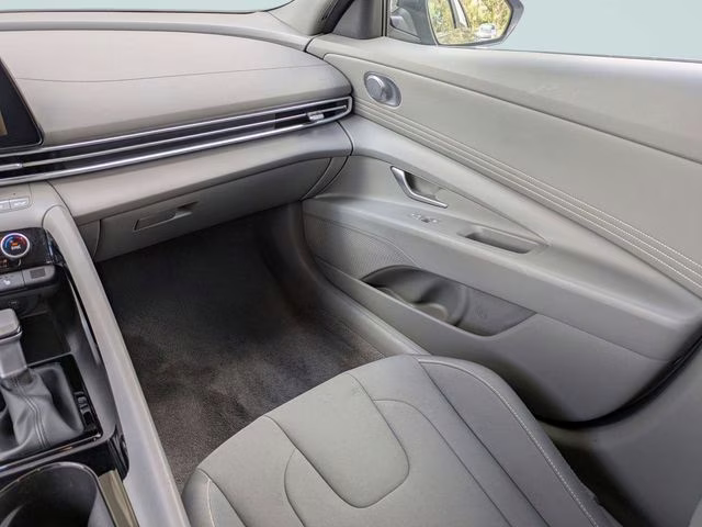 2025 Amazon Gray Hyundai Elantra SEL Convenience FWD Sedan