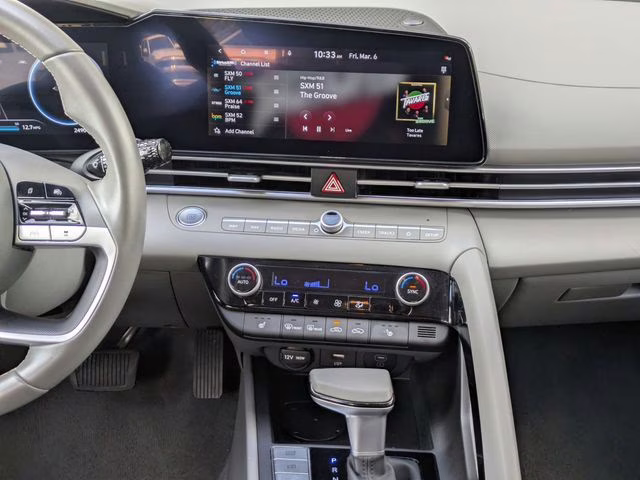 2025 Amazon Gray Hyundai Elantra SEL Convenience FWD Sedan