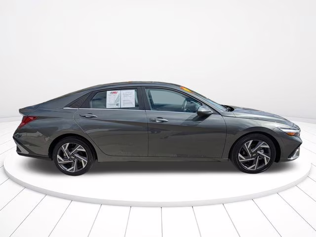 2025 Amazon Gray Hyundai Elantra SEL Convenience FWD Sedan