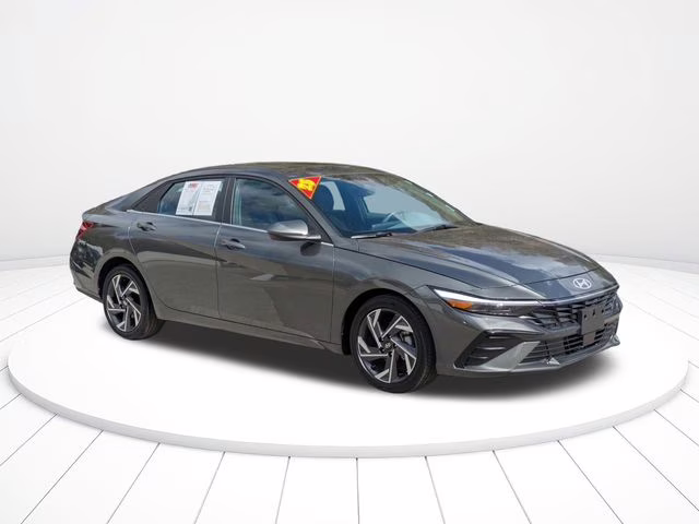 2025 Amazon Gray Hyundai Elantra SEL Convenience FWD Sedan