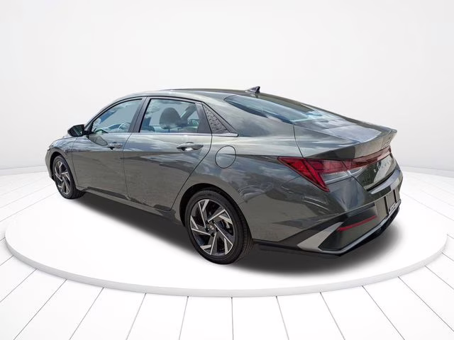 2025 Amazon Gray Hyundai Elantra SEL Convenience FWD Sedan