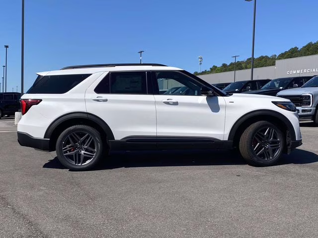 2026 White Ford Explorer ST-Line 4X4 SUV