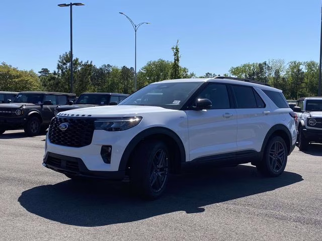 2026 White Ford Explorer ST-Line 4X4 SUV