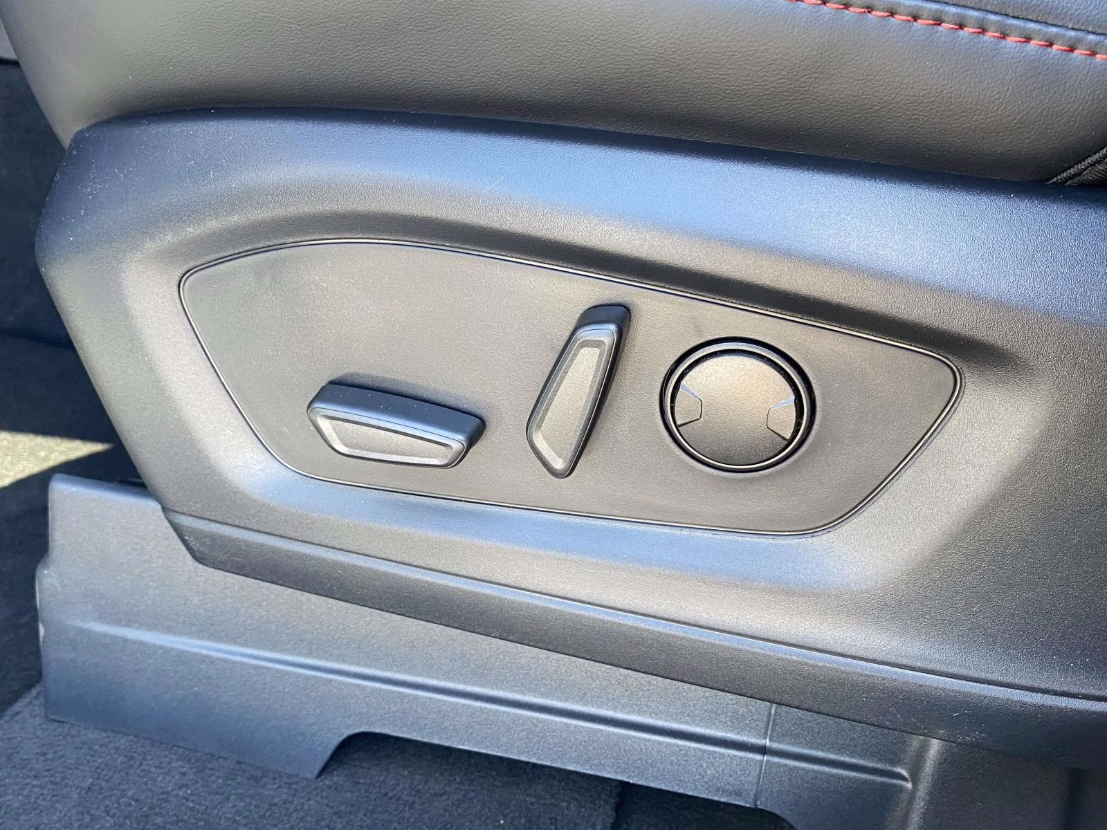 2026 White Ford Explorer ST-Line 4X4 SUV