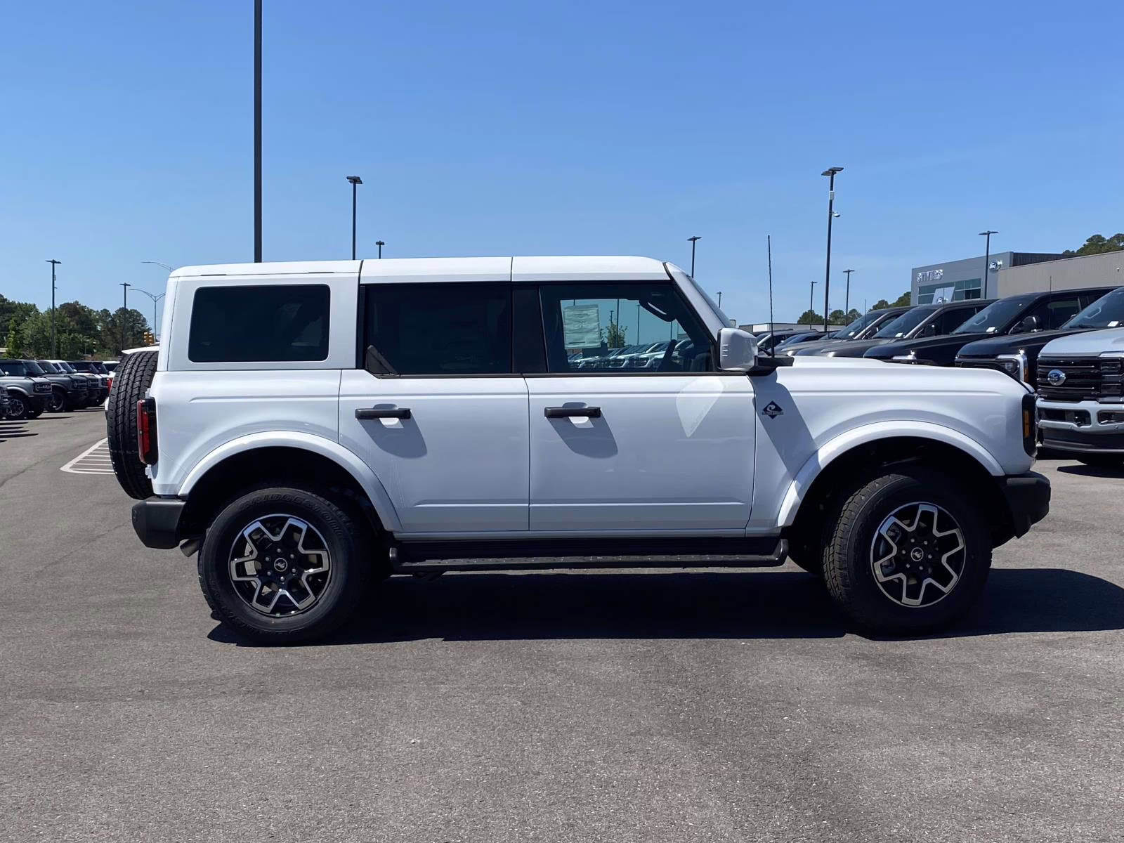 2026 Oxford White Ford Bronco Outer Banks 4X4 SUV