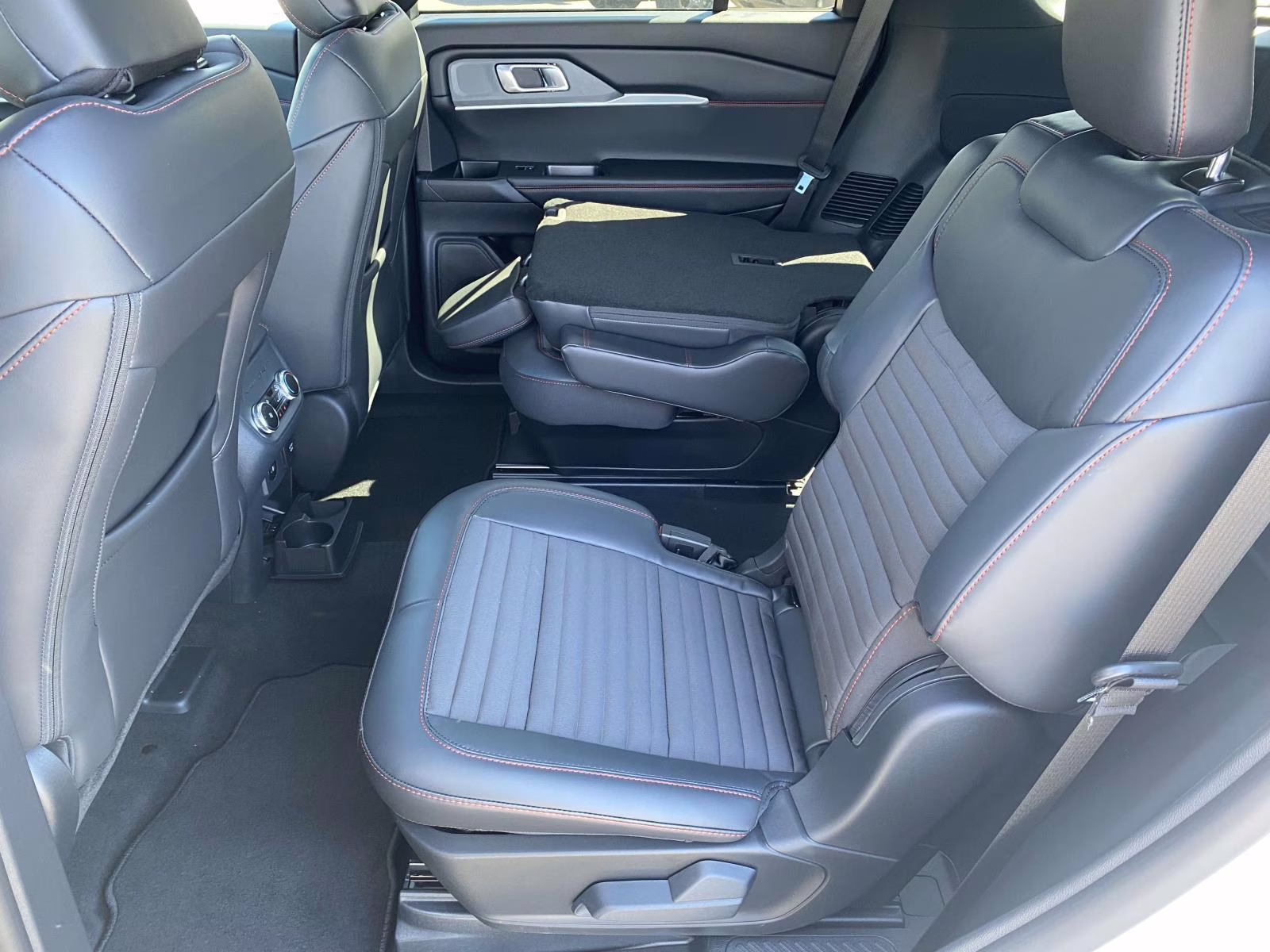 2026 White Ford Explorer ST-Line 4X4 SUV