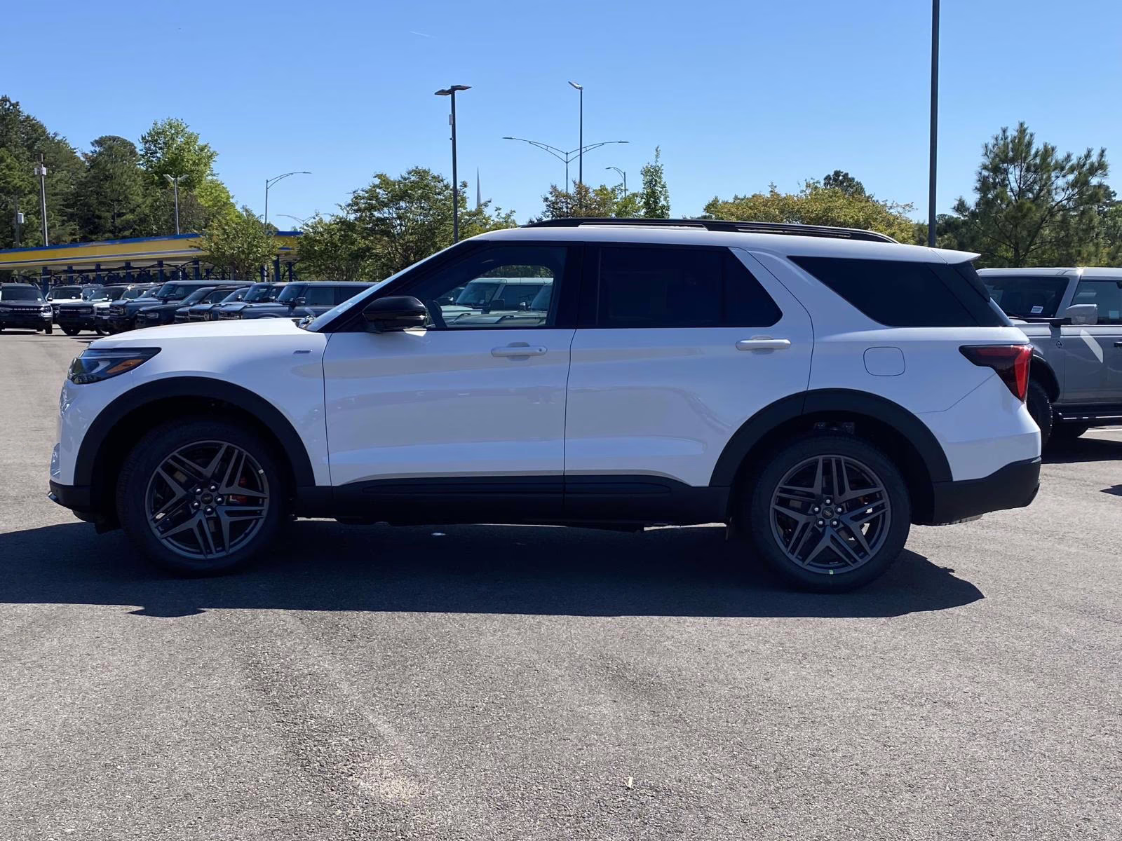 2026 White Ford Explorer ST-Line 4X4 SUV