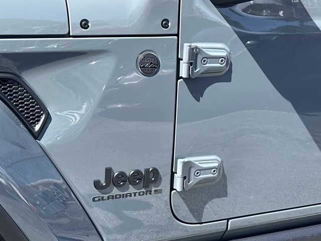 2026 Anvil Clearcoat Jeep Gladiator Willys 4X4 Truck