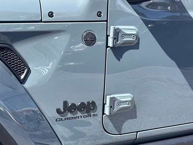 2026 Anvil Clearcoat Jeep Gladiator Willys 4X4 Truck