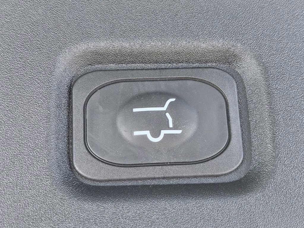 2026 Star White Metallic Tri-Coat Ford Expedition Active RWD SUV