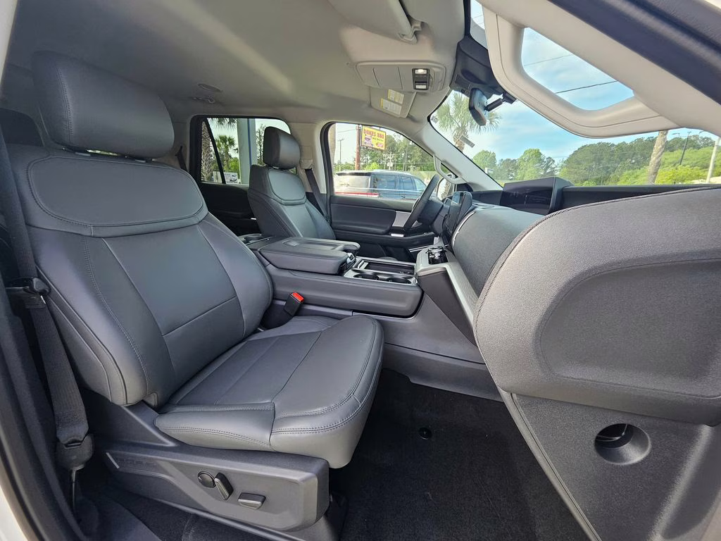 2026 Star White Metallic Tri-Coat Ford Expedition Active RWD SUV