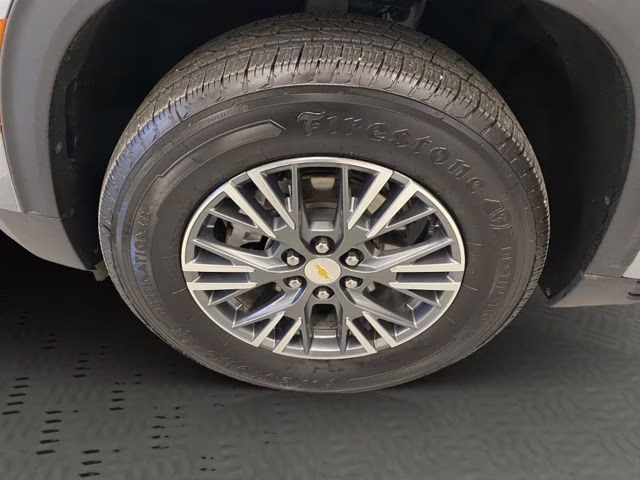 2024 Sterling Gray Metallic Chevrolet Traverse LT AWD SUV