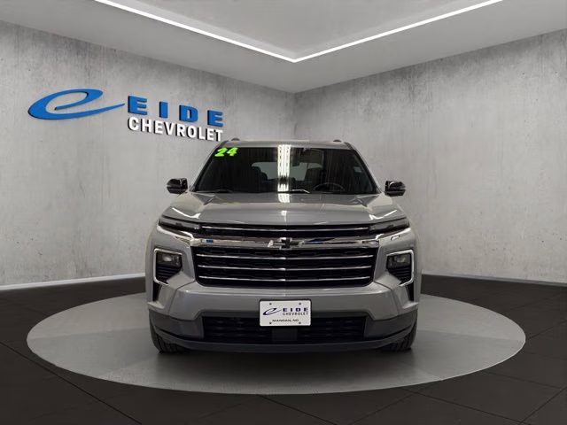 2024 Sterling Gray Metallic Chevrolet Traverse LT AWD SUV