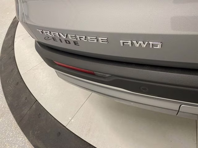 2024 Sterling Gray Metallic Chevrolet Traverse LT AWD SUV