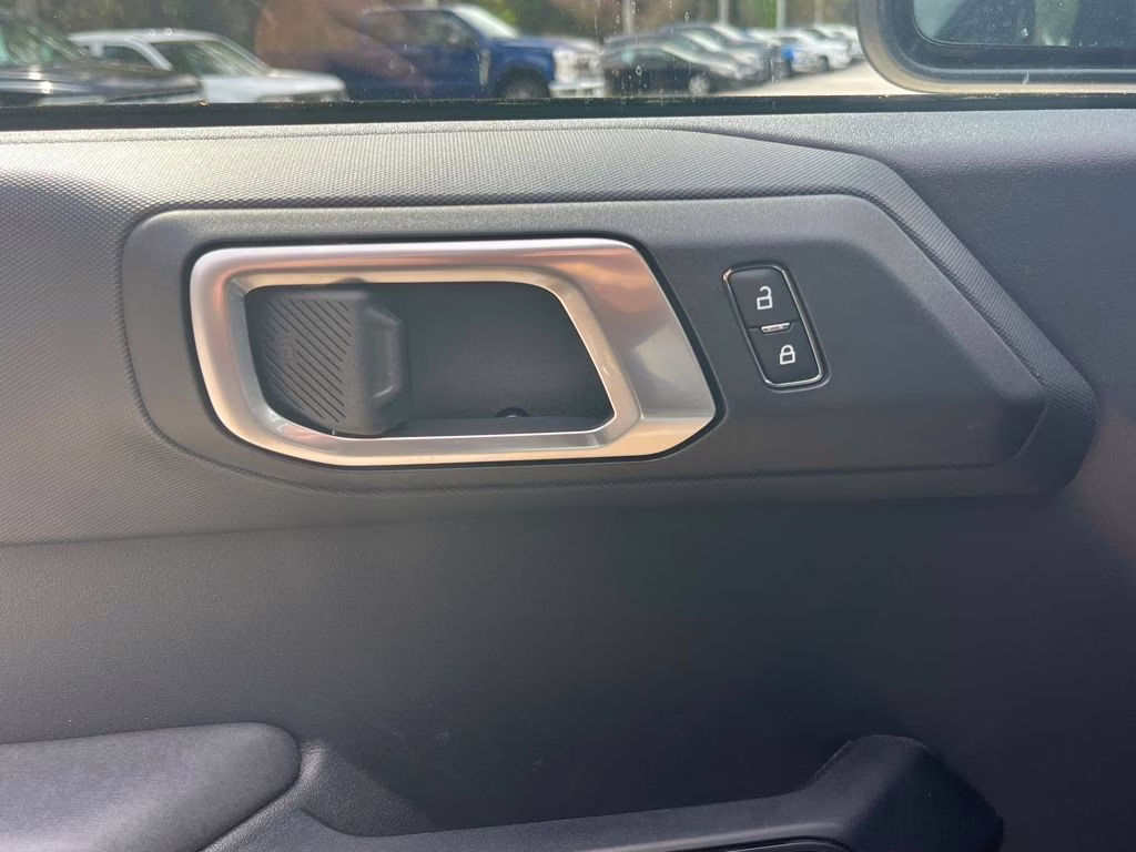 2026 Avalanche Gray Ford Bronco Base 4X4 SUV