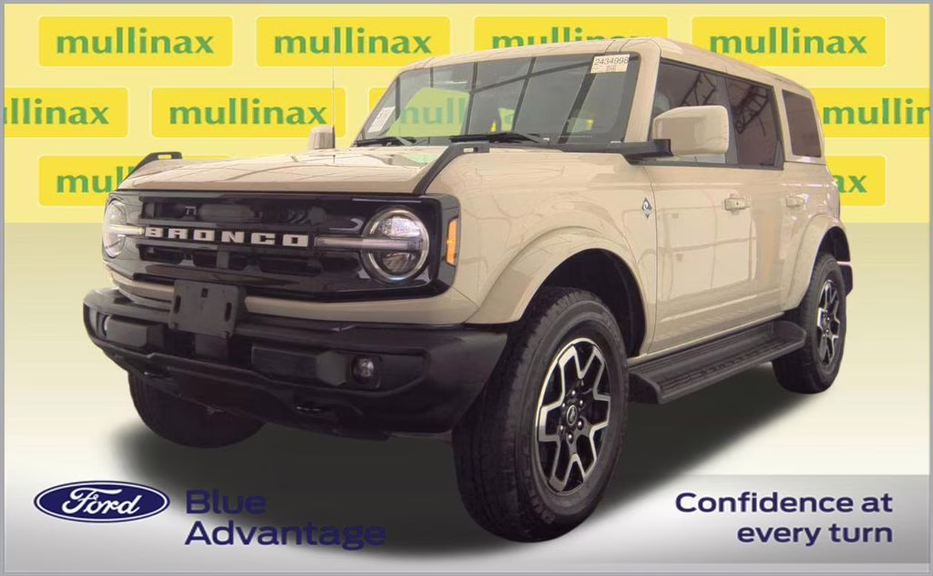 2025 Desert Sand Ford Bronco Outer Banks 4X4 SUV