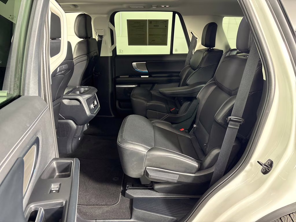 2025 Star White Metallic Tri-Coat Ford Expedition Platinum 4X4 SUV