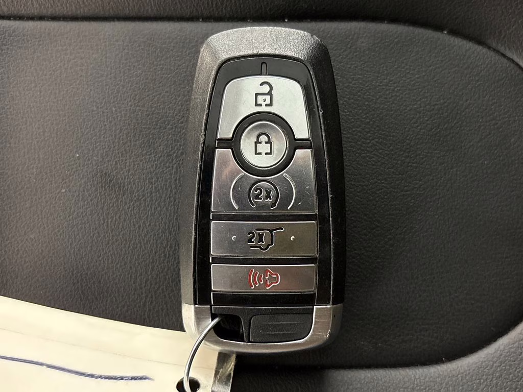 2025 Star White Metallic Tri-Coat Ford Expedition Platinum 4X4 SUV