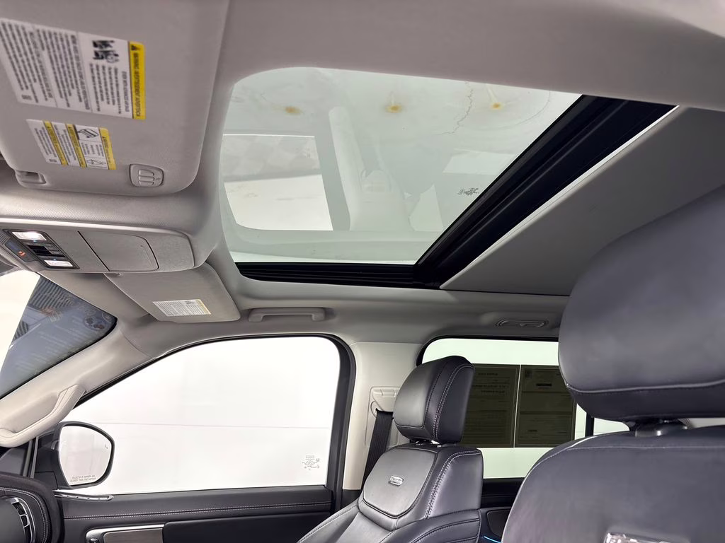 2025 Star White Metallic Tri-Coat Ford Expedition Platinum 4X4 SUV