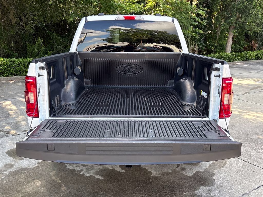 2022 Oxford White Ford F-150 XLT 4X4 Truck