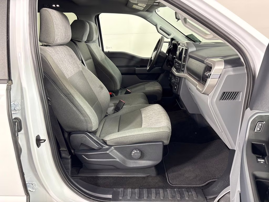 2022 Oxford White Ford F-150 XLT 4X4 Truck