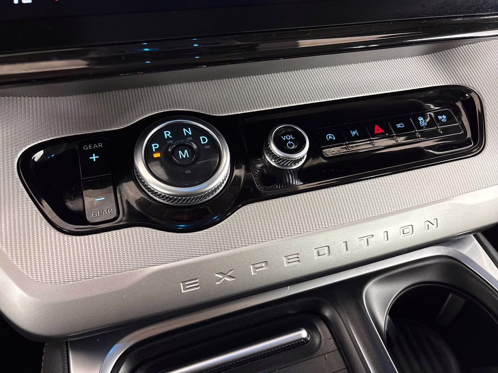 2025 Space Silver Metallic Ford Expedition Active RWD SUV