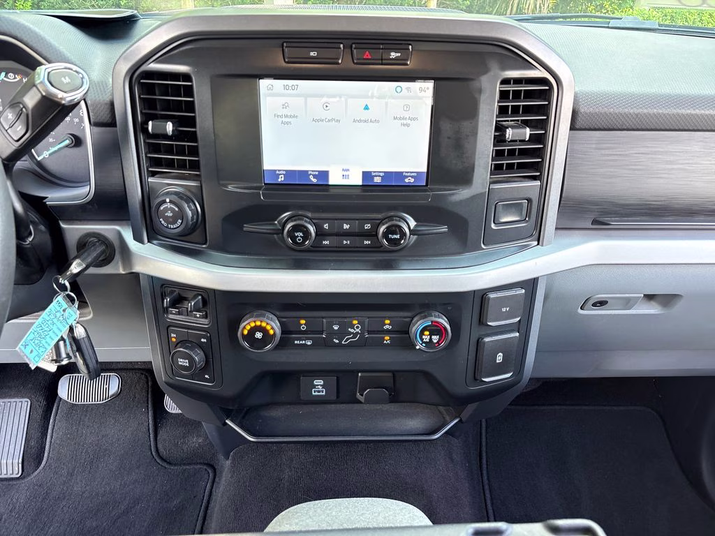 2022 Oxford White Ford F-150 XLT 4X4 Truck